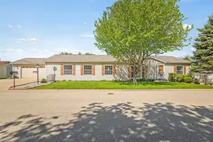 8438 Hickory Tree Dr, Machesney Park, IL 61115 - Photo 2
