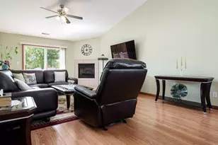 6307 Oak Crest Ln, Loves Park, IL 61111 - Photo 4