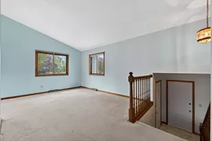 3052 Breezeway Dr, Rockford, IL 61109 - Photo 6