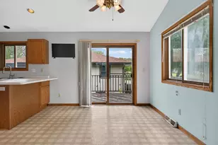 3052 Breezeway Dr, Rockford, IL 61109 - Photo 8