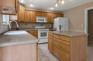 5335 Parliament Pl, Rockford, IL 61107 - Photo 20