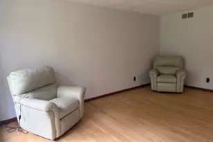 1041 Donna Dr, Belvidere, IL 61008 - Photo 4