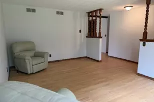 1041 Donna Dr, Belvidere, IL 61008 - Photo 6