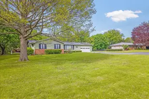 6838 Squaw Prairie Rd, Belvidere, IL 61008 - Photo 2