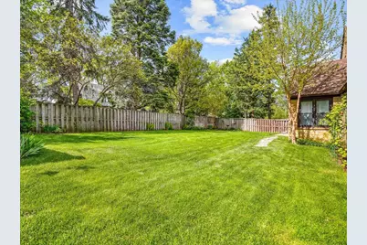 117 N Highland Avenue, Rockford, IL 61107 - Photo 12