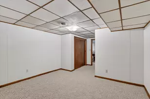 4888 Sudbury Ln, Rockford, IL 61101 - Photo 44