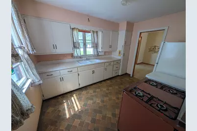1712 Oxford Street, Rockford, IL 61103 - Photo 2