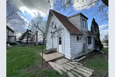2855 W Florence Rd, Freeport, IL 61032 - Photo 1