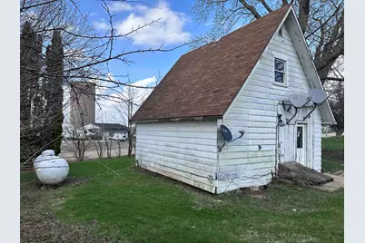 2855 W Florence Rd, Freeport, IL 61032 - Photo 2