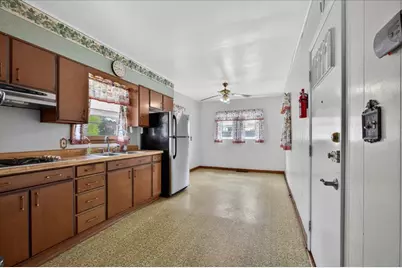 199 E Wilson Avenue, Loves Park, IL 61115 - Photo 8