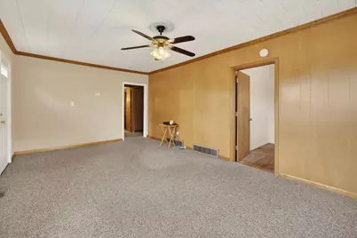 199 E Wilson Avenue, Loves Park, IL 61115 - Photo 6