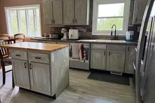 2041 Winchester Dr, Freeport, IL 61032 - Photo 8