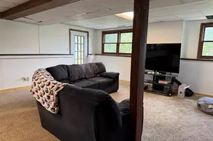 2041 Winchester Dr, Freeport, IL 61032 - Photo 10