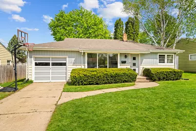 916 Hawthorne Avenue, Rockford, IL 61108 - Photo 2