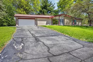 3429 City View Dr, Rockford, IL 61101 - Photo 2