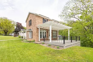 380 Greenwood Ave, East Dubuque, IL 61025 - Photo 2