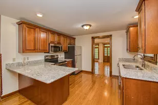 380 Greenwood Ave, East Dubuque, IL 61025 - Photo 4