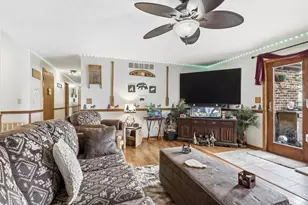 9096 E Stagecoach Trail, Warren, IL 61087 - Photo 4