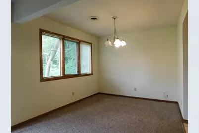 766 Tulip Lane, Rockford, IL 61107 - Photo 6