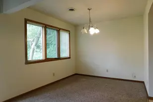 766 Tulip Ln, Rockford, IL 61107 - Photo 6