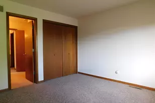 766 Tulip Ln, Rockford, IL 61107 - Photo 14