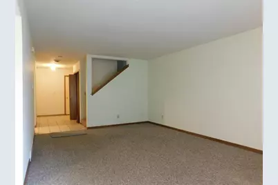 766 Tulip Lane, Rockford, IL 61107 - Photo 4