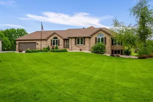 32 Shadow Ridge Ln, Rockford, IL 61107 - Photo 1