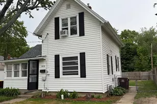 1915 Quincy St, Rockford, IL 61103 - Photo 2