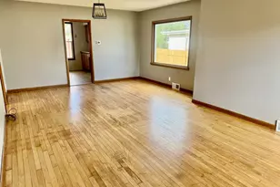 625 10th St, Peru, IL 61354 - Photo 6