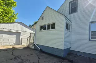620 Wayne Dr, Machesney Park, IL 61115 - Photo 2