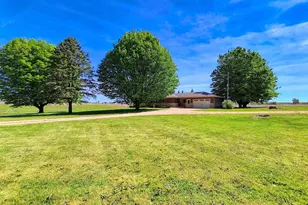 7009 Pearl City Rd, Freeport, IL 61032 - Photo 26