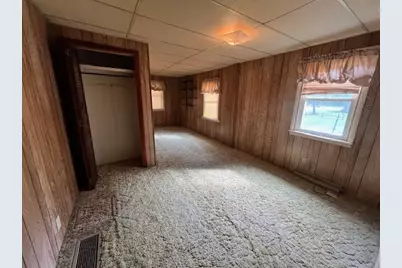 913 S 15th Street, Freeport, IL 61032 - Photo 6