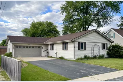 618 E Macomb Street, Belvidere, IL 61008 - Photo 1