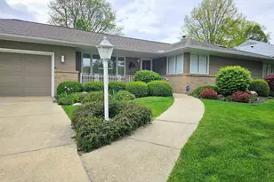 522 Sunrise Ln, Rockford, IL 61107 - Photo 2