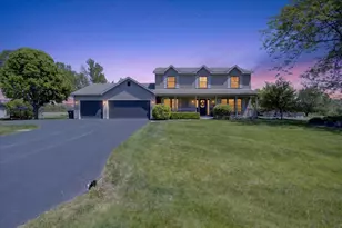 12117 Whispering Winds Dr, Roscoe, IL 61073 - Photo 2
