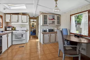 501 Lindenwood Dr, Belvidere, IL 61008 - Photo 8