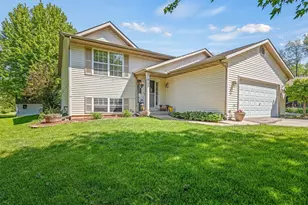 302 Picadilly Dr, Poplar Grove, IL 61065 - Photo 2