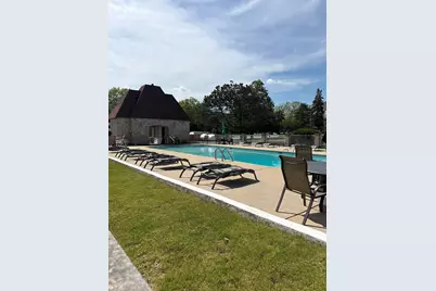 5201 Carriageway Drive #Unit 304, Rolling Meadows, IL 60008 - Photo 2