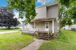 210 N Main St, Tampico, IL 61283 - Photo 2