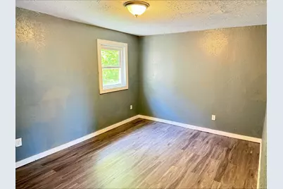 704 S Carroll Avenue, Freeport, IL 61032 - Photo 16