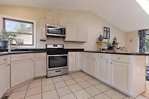 128 SE Brandywine Dr, Poplar Grove, IL 61065 - Photo 6