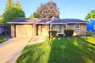1926 Apple Tree Ln, Rockford, IL 61108 - Photo 2