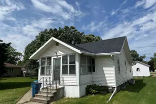 330 California Ave, Savanna, IL 61074 - Photo 1