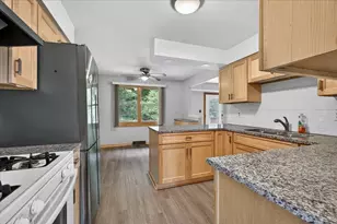 5765 Capetown Ave, Rockford, IL 61108 - Photo 10