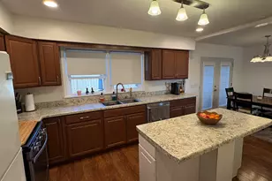 818 W Jackson St, Belvidere, IL 61008 - Photo 6