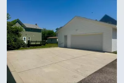 621 E Garden Street, Freeport, IL 61032 - Photo 22