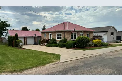 520 N Burns Street, Lanark, IL 61046 - Photo 2