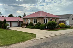 520 N Burns St, Lanark, IL 61046 - Photo 2