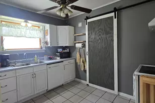 1105 Oakley St, Belvidere, IL 61008 - Photo 4