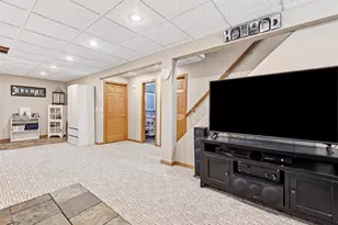 950 Hiawatha Dr, East Dubuque, IL 61025 - Photo 32